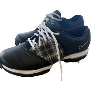 Nike Black and White Women's Athletic Shoes